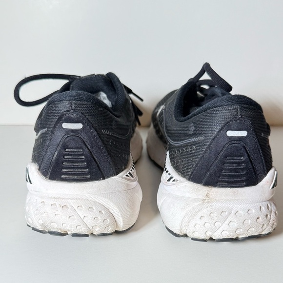 Brooks Women’s Adrenaline GTS 21, Black Running Shoes - Picture 5 of 9